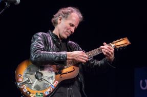 brooks williams with guitar
